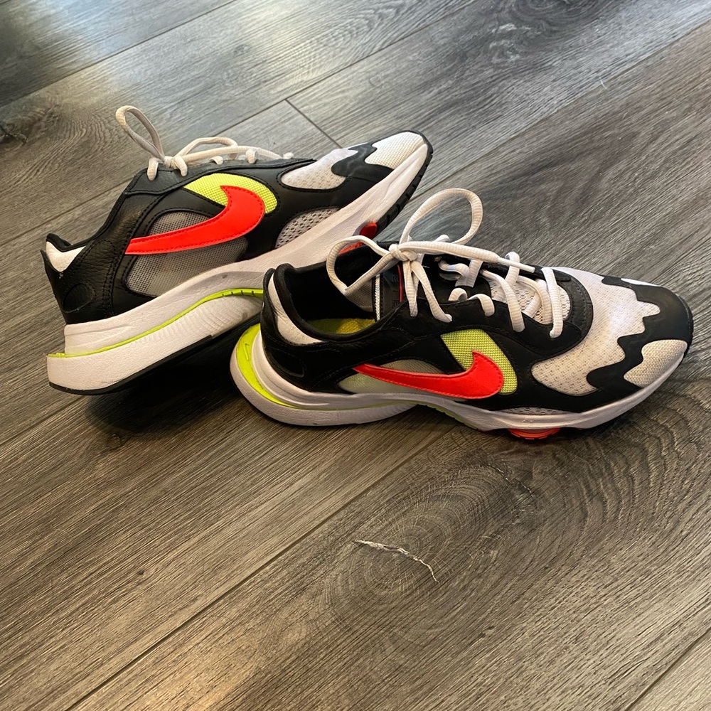 Nike women shoes!